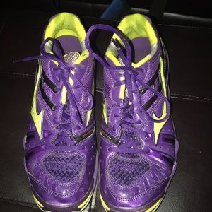 Mizuna wave tornado volleyball shoes